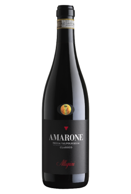 Allegrini Amarone Classico là kết quả từ chuyên môn tuyệt đỉnh của gia đình Allegrini - một tác phẩm kinh điển thực sự đúng như tên gọi. Loại rượu vang đỏ này được làm từ sự pha trộn truyền thống từ 3 giống nho: Corvina, Corvinone, Rondinella - đánh dấu sự đặc sắc của các yếu tố lãnh thổ và bí quyết làm rượu của đất nước Ý. Nho được sấy khô tự nhiên ít nhất cho đến tháng 12 và được kiểm tra hàng ngày để đảm bảo chất lượng và sự khỏe mạnh.