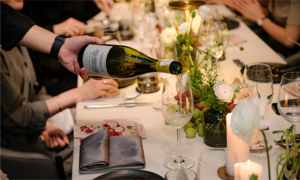 Bảo quản rượu vang đúng cách tạo điều kiện cho 3 bước rót hoàn hảo: rượu đạt nhiệt độ phù hợp, không có cặn lơ lửng, hương vị nguyên vẹn.